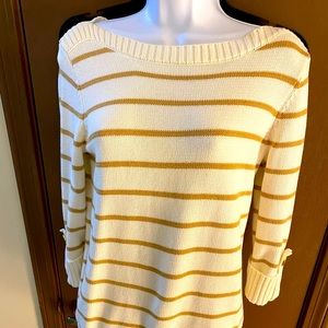 Wide neck cream and gold seater that is so comfortable and great for fall